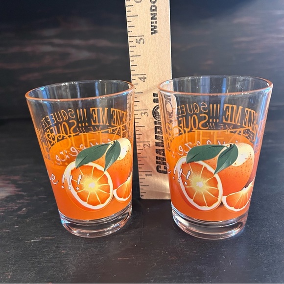 Crate & Barrel SQUEEZE ME 6 oz Orange Juice Glasses Breakfast Set Of 2 EUC - Picture 7 of 8